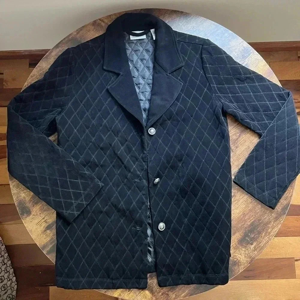 Chico’s Travelers black woman’s jacket. Chicos size: 0/S, 4/6
